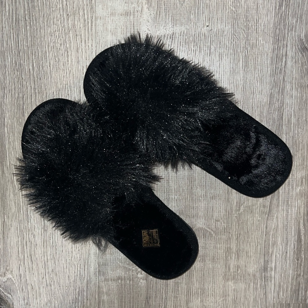 Black fuzzy slides NEW